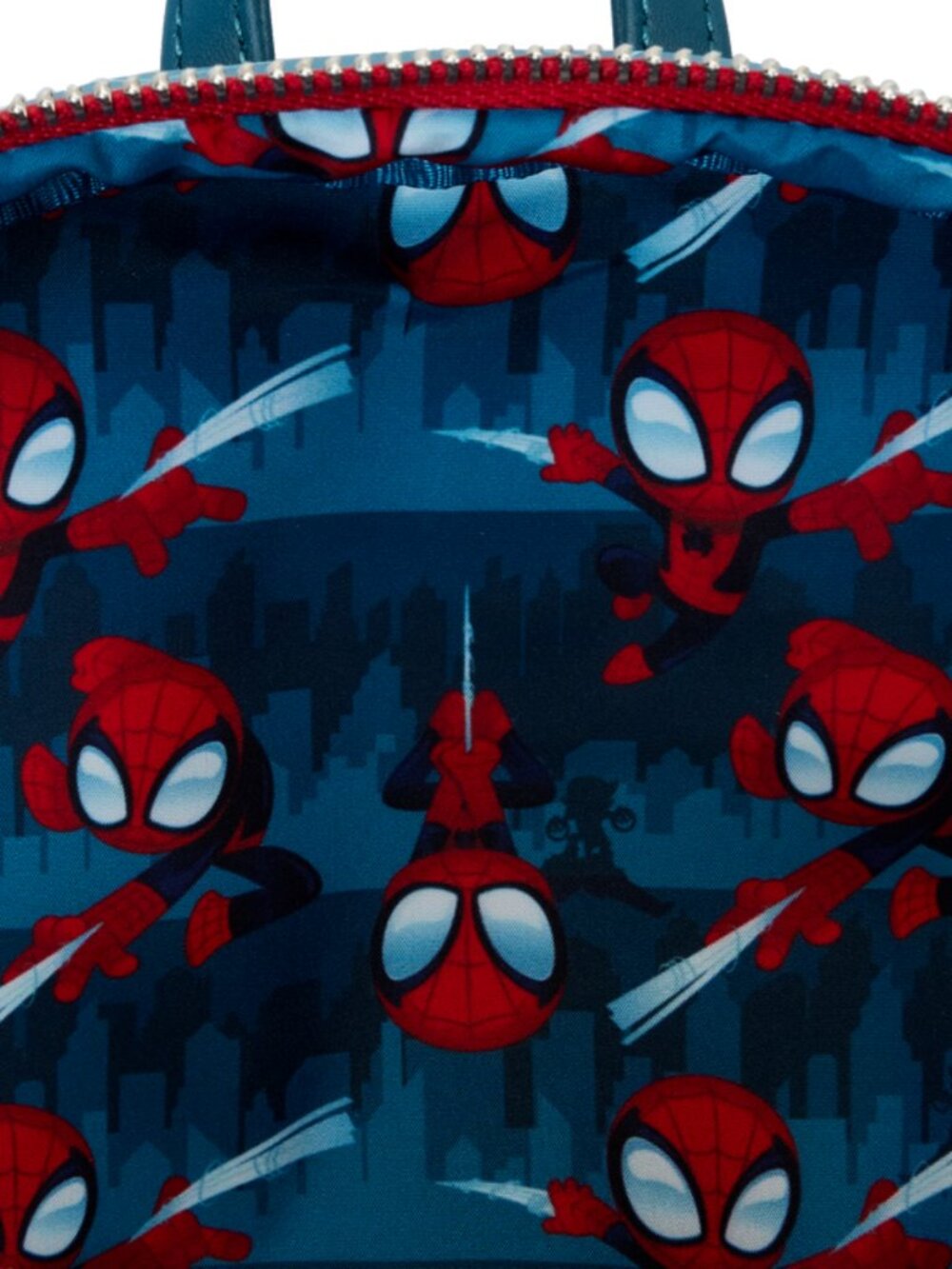 SDCC Limited Edition Spider-Man Lenticular Glow Mini Backpack - Picture 7 of 7
